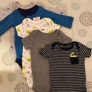 (5) Premie onesies